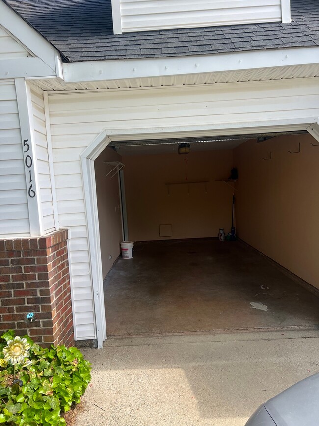 Building Photo - 5016 Bartholomew's Ln