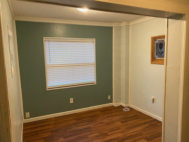 Building Photo - 5210 Silver Lake Dr