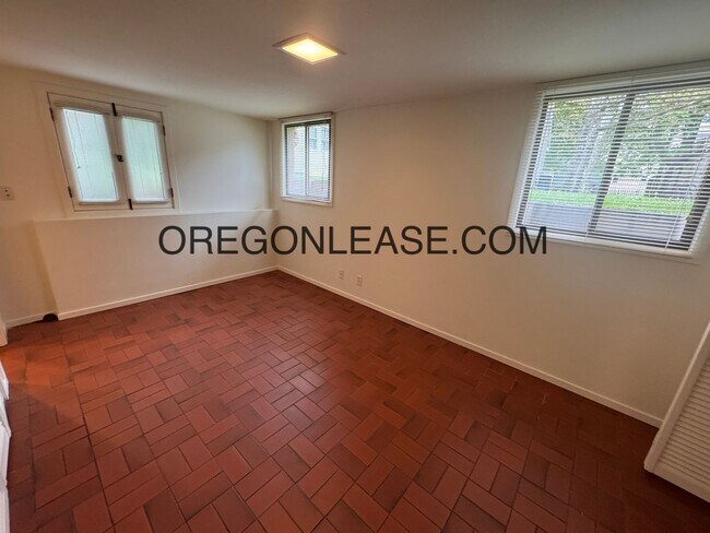 Foto del edificio - 1 bedroom 1 bath downtown apartment - available now