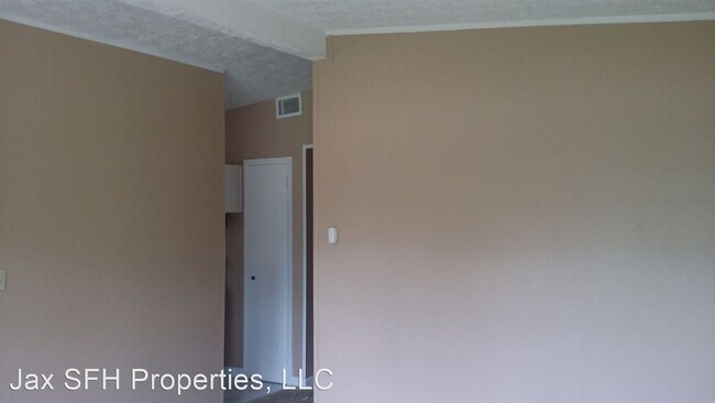 Building Photo - 3 br, 1 bath House - 4872 Clyde Dr.