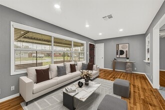 Building Photo - 1853 Huge Oaks St