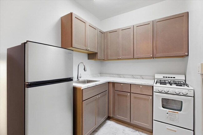 Foto del edificio - 3727 N Pine Grove Ave