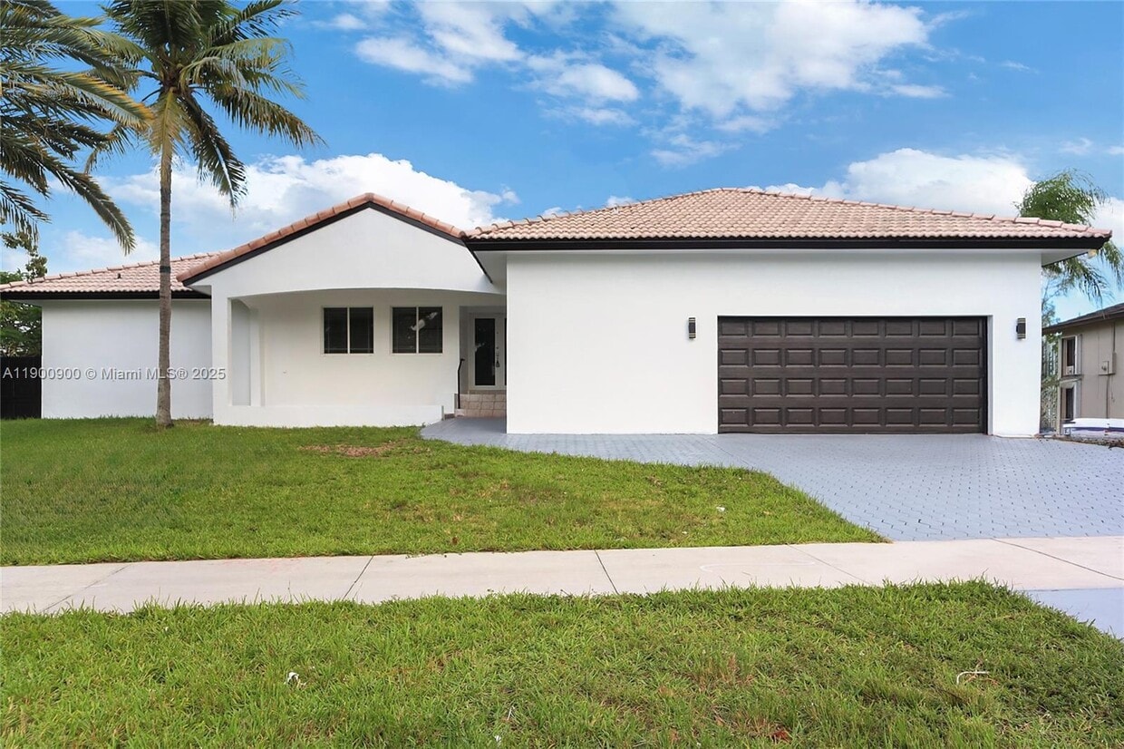 Foto principal - 19851 SW 79th Ave