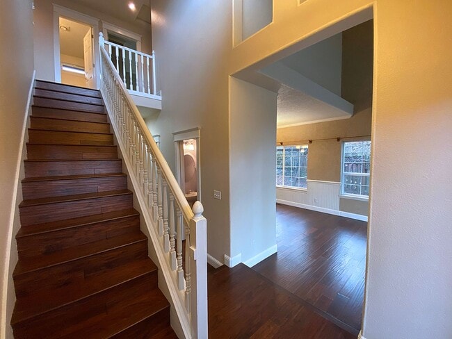 Building Photo - Great NW Home with Fenced Yard, Large Gara...