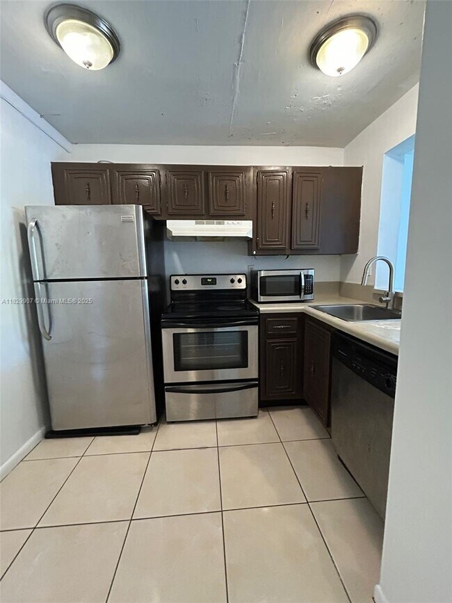 Foto del edificio - 496 NW 165th St