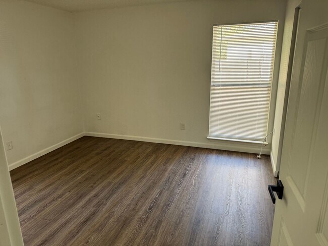 Building Photo - 2920 SE 53rd Ct