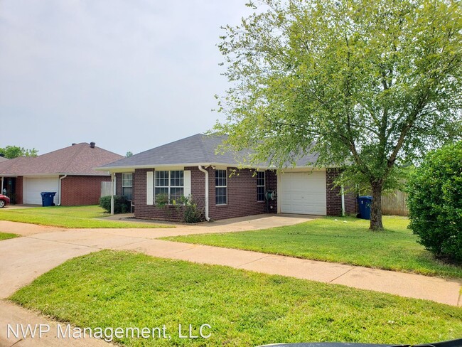 Building Photo - 2 br, 1.5 bath House - 417 Redbud Circle