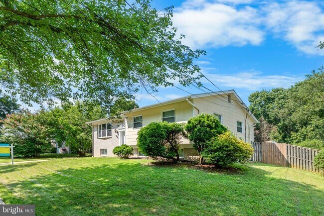 Building Photo - 10422 Floral Dr