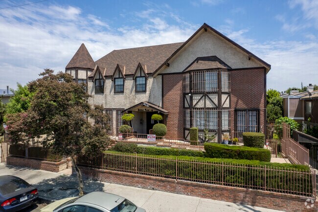 Building Photo - 9210 Van Nuys Blvd