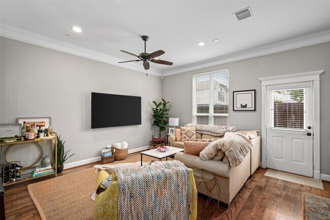 Foto del edificio - 911 W 19th St