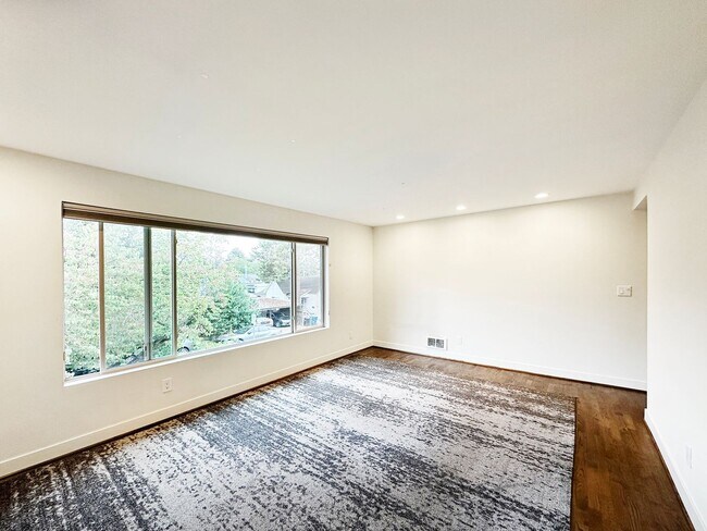 Foto del edificio - 2Bd/1Ba Seattle Duplex