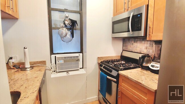 Building Photo - 303 E 76th St