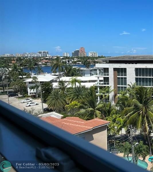 Foto del edificio - 2555 NE 11th St