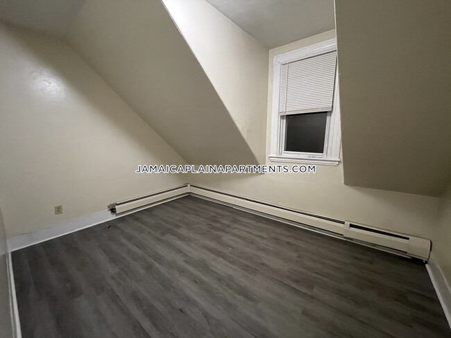 Building Photo - 34 Mozart St
