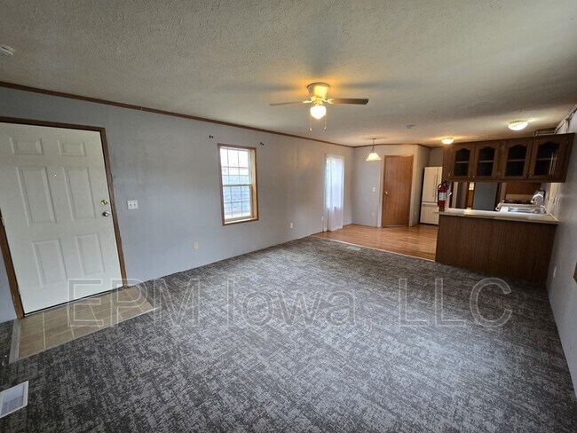 Building Photo - 700 W Ridgeway Ave