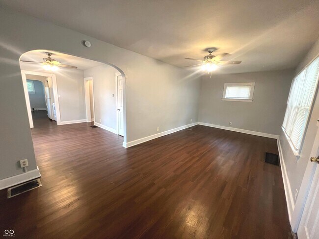 Building Photo - 411 W 39th St