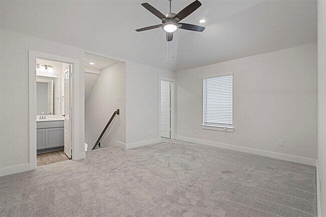 Building Photo - 10635 Whitejacket