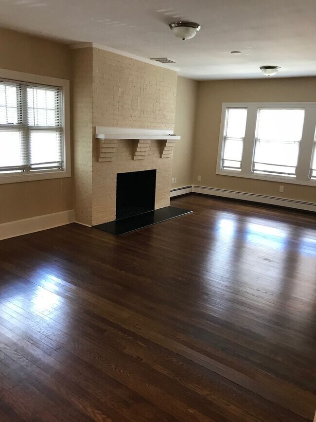 Photo - Charming 4 Bedroom Apartment