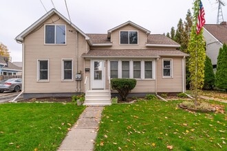 Building Photo - 409 Racine St