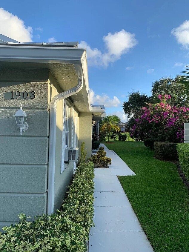 Foto principal - 1903 SW Springfield Ct