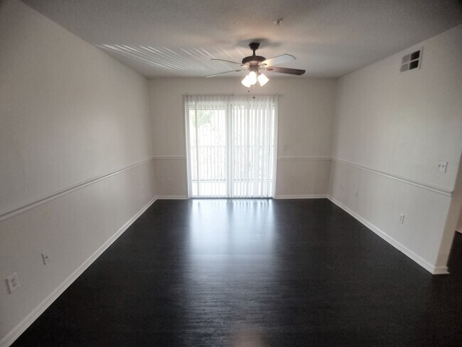 Building Photo - Beautiful 1/1 Wood Floors Condo at The Cre...