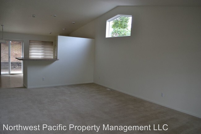 Building Photo - 550 Summerview Dr