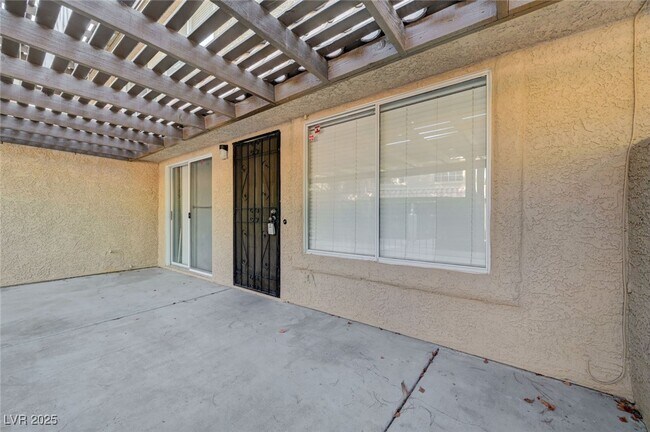 Foto del edificio - 1812 Plum Ct