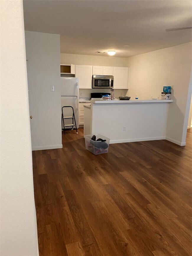 Foto del edificio - 1502 Zephyr Ln