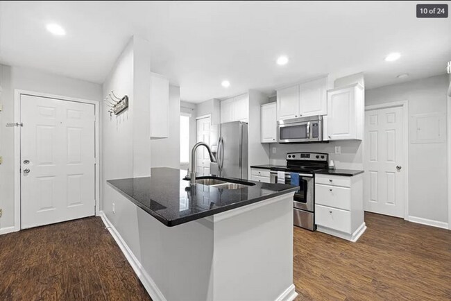 Foto del edificio - 614 Cypress Pointe St