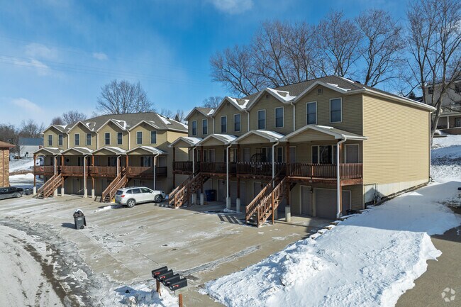 Exterior alternativo - Hawkeye Townhomes