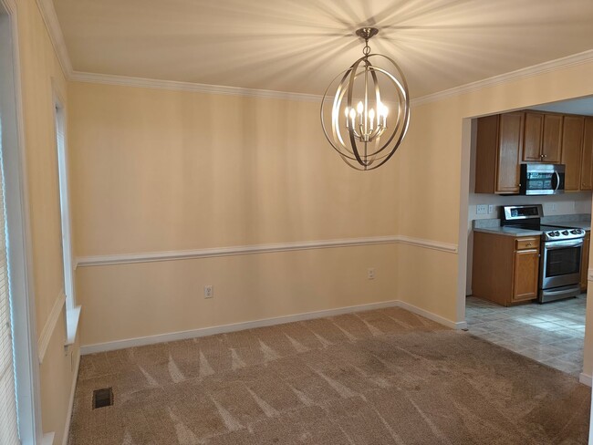 Building Photo - 5 Bedroom home in Henrico