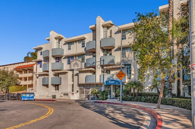Foto del edificio - 5350 White Oak Ave