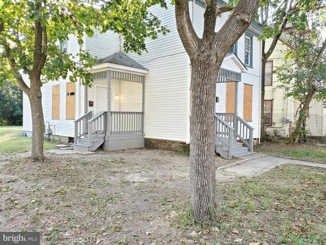 Building Photo - 530 Columbia Ave