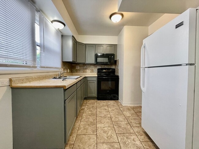 Building Photo - Curwood Avenue SE - 4218-4220