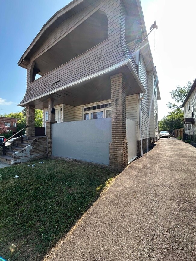 Foto del edificio - 3391 W 117th St