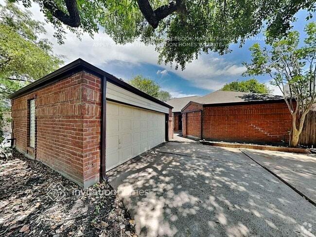 Building Photo - 2227 Briarwest Blvd