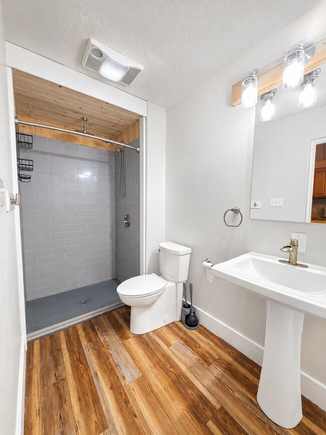 Foto del edificio - 315 W 17th St