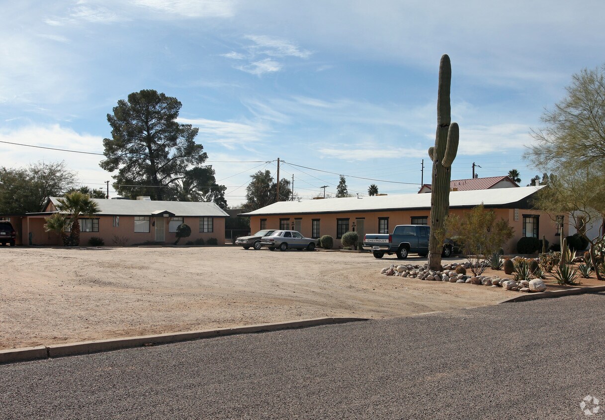 Foto principal - 3122-3130 E Adams St