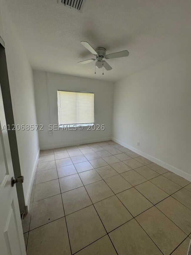 Foto del edificio - 4130 SW 25th St