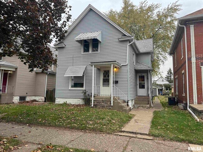 Building Photo - 407 17th Ave
