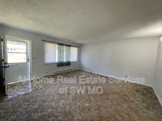 Building Photo - 2702 E Linwood St