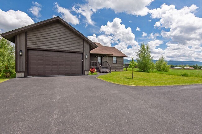 Building Photo - Bright 2 Bed / 2 Bath Basement Apartment with Garage Access – Driggs, ID