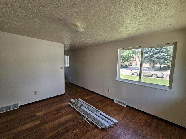 Building Photo - 125 21st Ave, Longmont, CO 80501