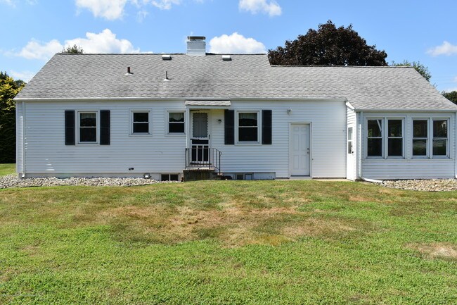 Building Photo - 2186 Village Rd