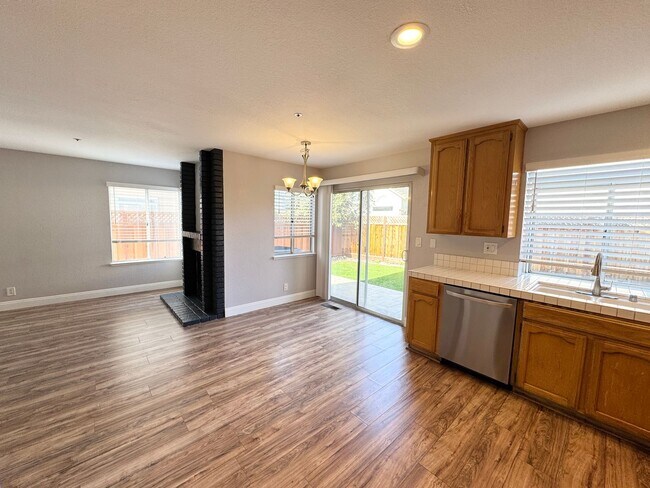Foto del edificio - Great Shape Single Family Home in Livermore