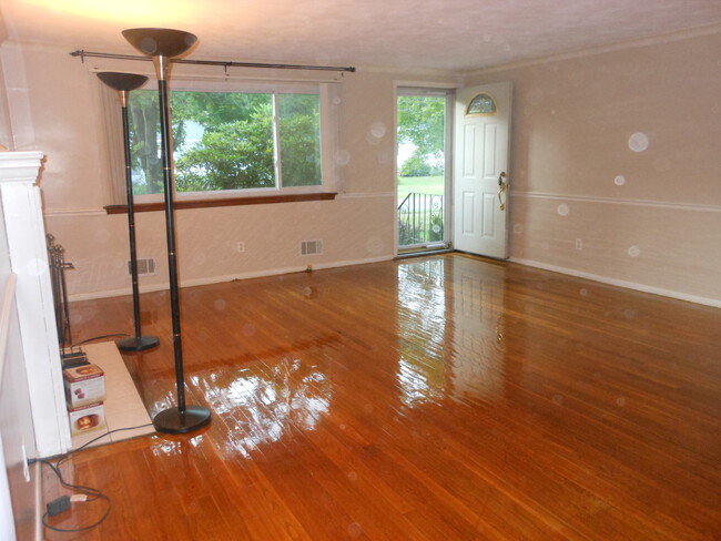 Building Photo - 14 Lyman Rd