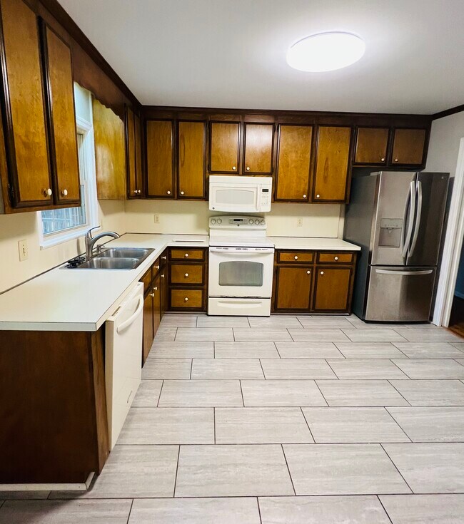 Building Photo - 122 Burnham Pl