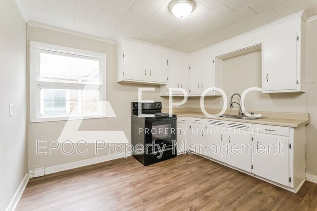 Building Photo - 209 Underhill St