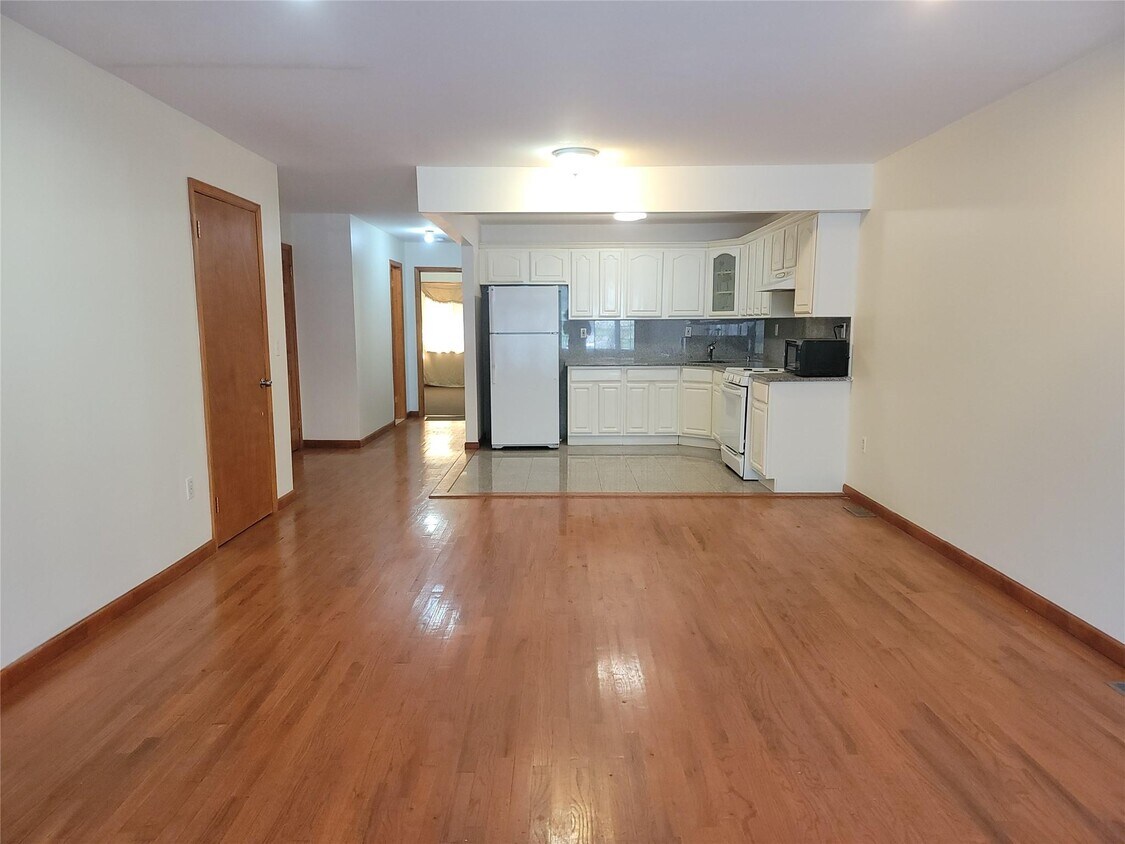 Primary Photo - 10443 Springfield Blvd