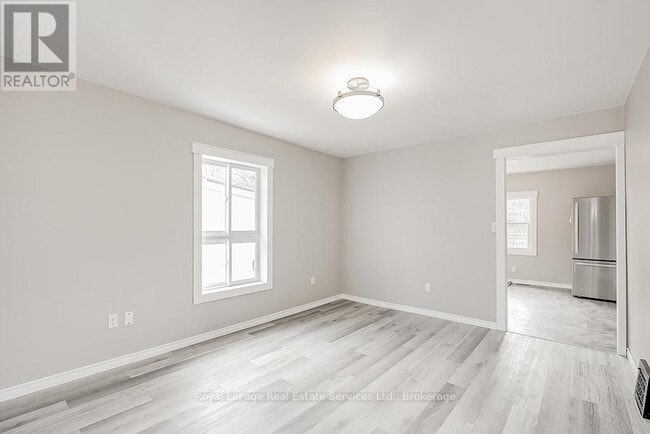 Building Photo - 33 Rose Ave